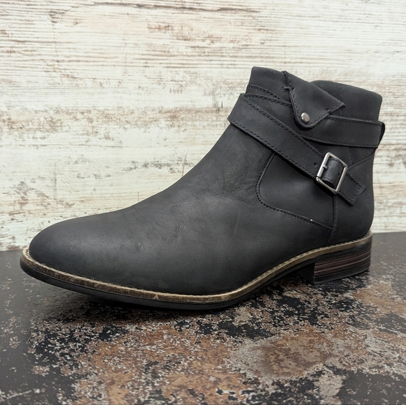 Womens Clarks Camzin Dime Leather Boots Sz 9 40 Black Leather Side Zip - Picture 1 of 10